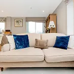 Stylish 2Br Flat, 6 Min Chiswick Park Tube