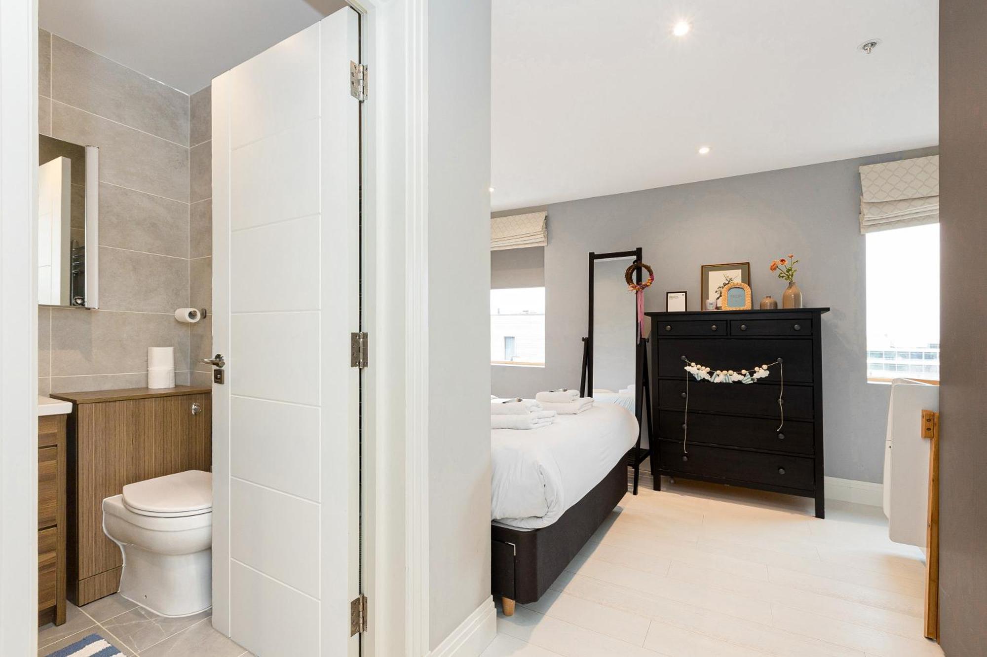 Apartment Stylish 2br Flat, 6 Min Chiswick Park Tube
