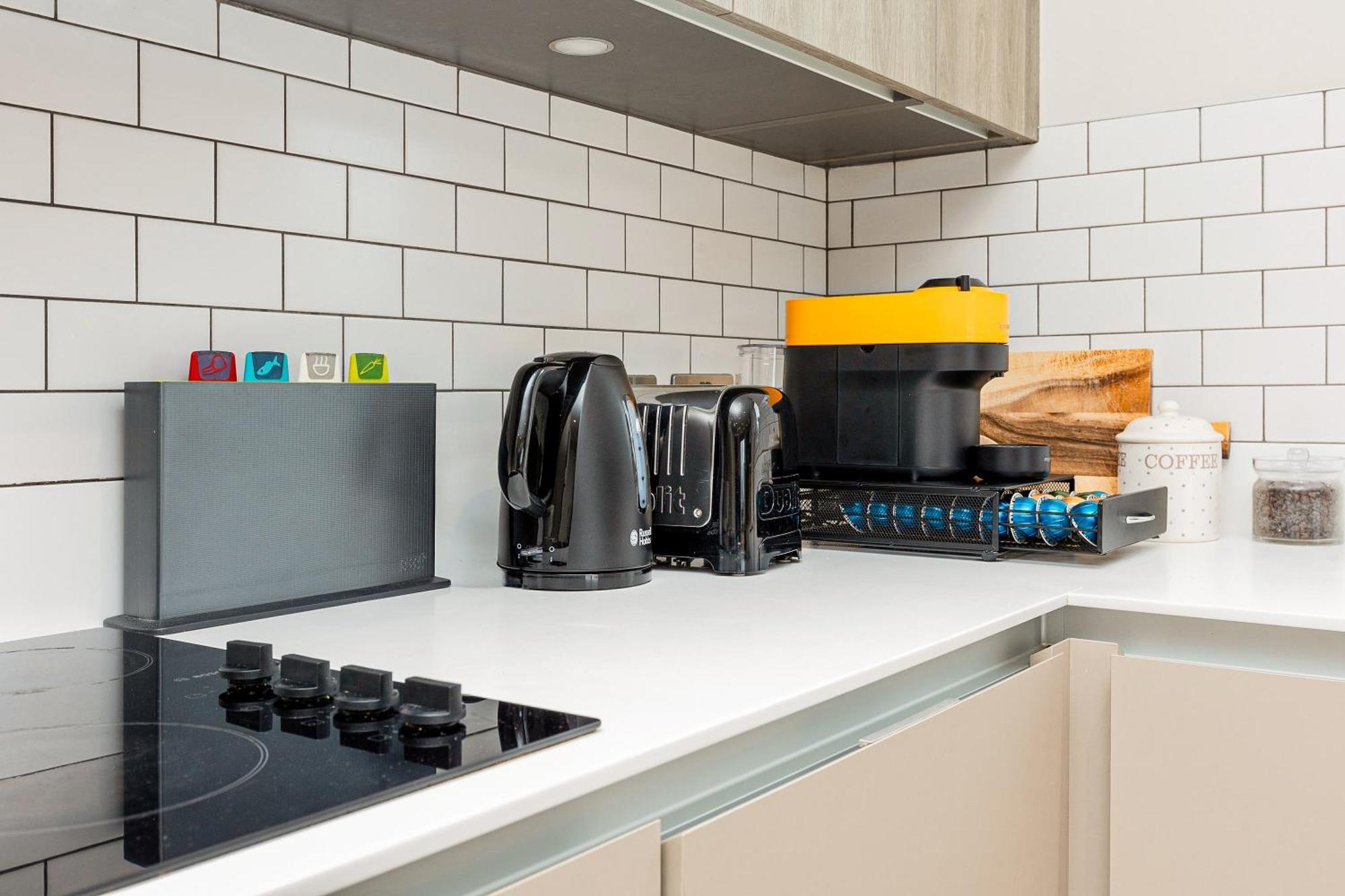 Apartment Stylish 2br Flat, 6 Min Chiswick Park Tube London