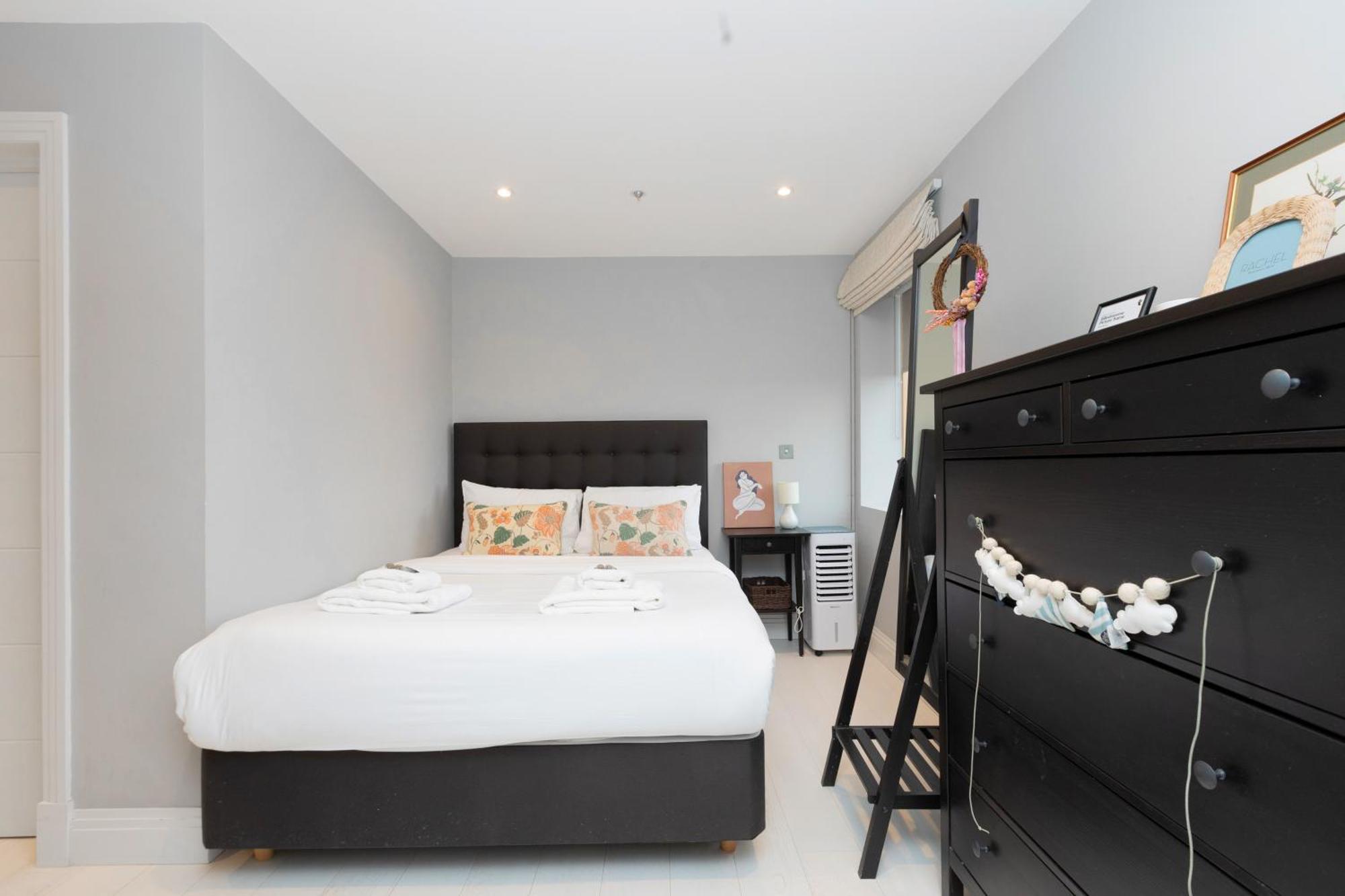 Stylish 2br Flat, 6 Min Chiswick Park Tube Apartment