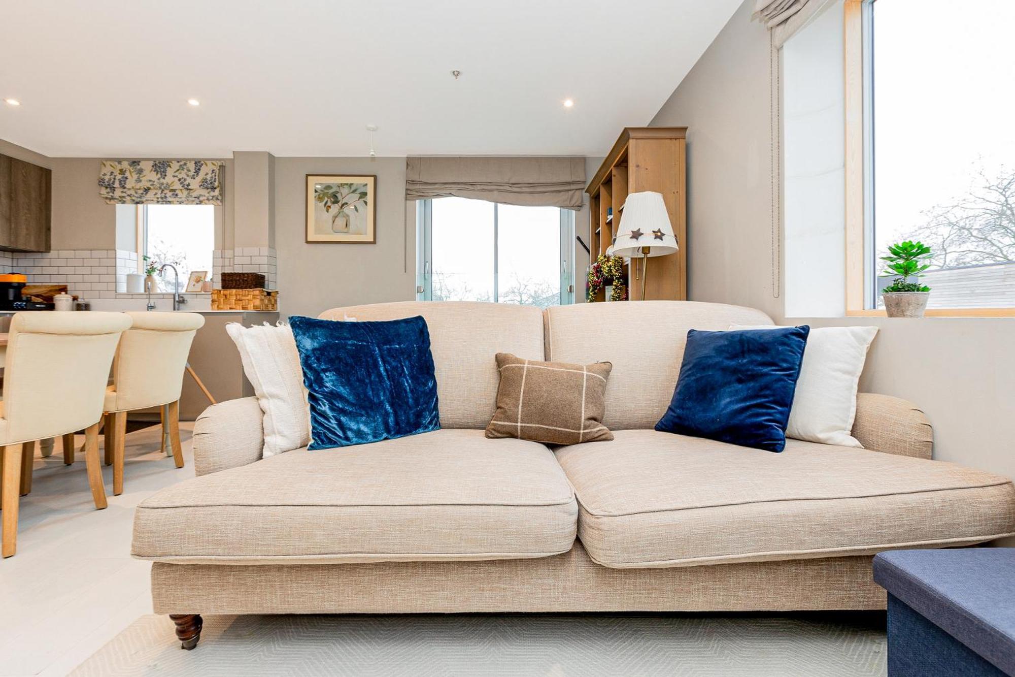 Stylish 2br Flat, 6 Min Chiswick Park Tube *