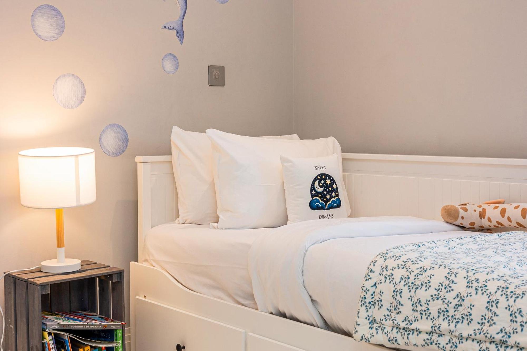 Apartment Stylish 2br Flat, 6 Min Chiswick Park Tube London