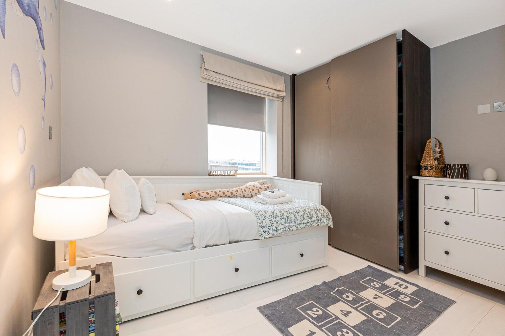 Stylish 2br Flat, 6 Min Chiswick Park Tube *