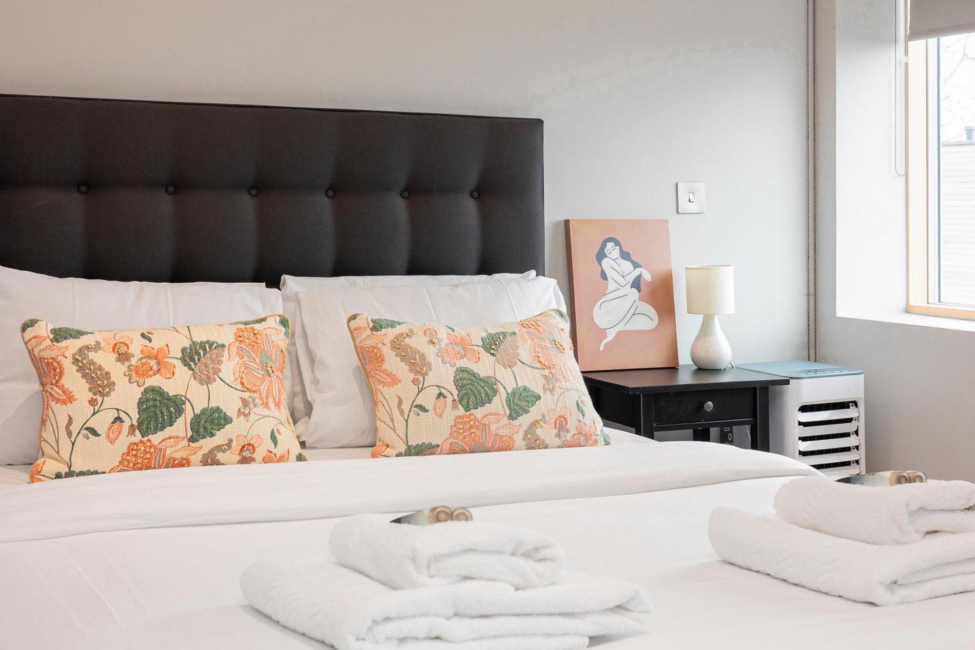 Apartment Stylish 2br Flat, 6 Min Chiswick Park Tube London